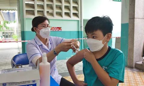 Tp.HCM: Bắt đầu tiêm vắc-xin phòng Covid-19 cho gần 30.000 học sinh lớp 6