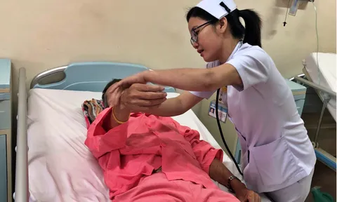 Tp.HCM: Đề xuất các giải pháp “giữ chân” điều dưỡng tại bệnh viện công