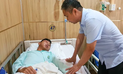 VFF thăm hỏi cầu thủ U17 Việt Nam bị gãy xương hàm