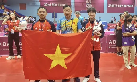 Quân bầu Hiển sang Mỹ sau tấm HCV SEA Games lịch sử