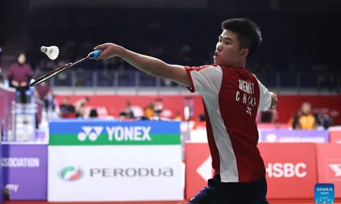 Đại diện Trung Quốc thắng sốc Kento Momota và số 2 cầu lông thế giới