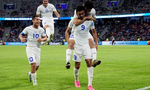 Xác định đội châu Á đầu tiên vào vòng 1/8 World Cup