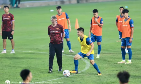 U23 và ĐT Việt Nam mướt mồ hôi sau 'chỉ thị đặc biệt' của HLV Troussier