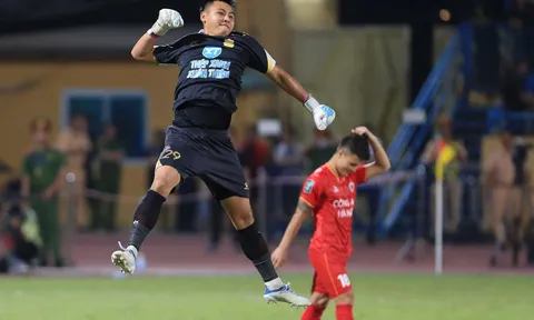 Thủ môn Đức Dũng: “Em nghĩ may mắn nhiều hơn là tài năng của mình trong loạt đá penalty”