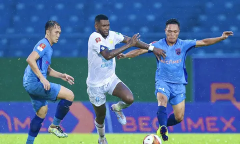 Xếp bét bảng, nhưng chỉ Bình Dương làm được điều này tại V-League