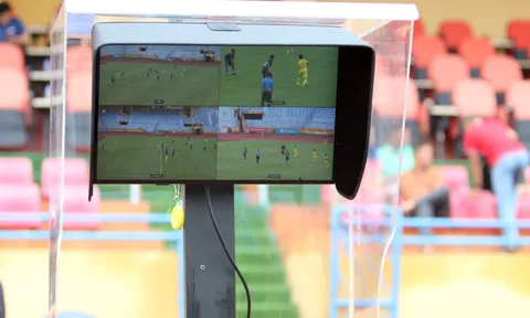NÓNG: VAR sẽ được áp dụng ngay tại V-League 2023
