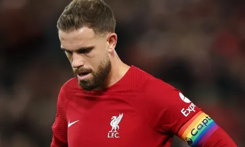 Henderson sang Ả Rập, Liverpool có mục tiêu thay thế 70 triệu bảng