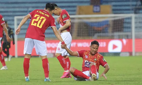 Vừa trở lại cuộc đua vô địch, 'ngựa ô' V-League bất ngờ nhận tin không vui