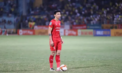 Văn Hậu báo tin không vui cho CAHN