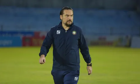 HLV Châu Âu nói điều đầy ẩn ý về V-League