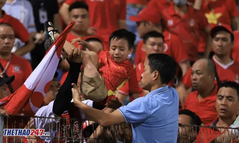 CĐV nhí Hải Phòng bị bỏng do pháo sáng trên sân Hàng Đẫy