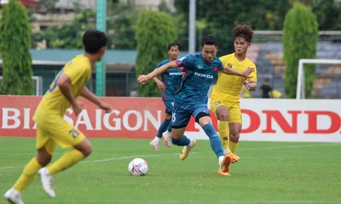 U23 Việt Nam suýt thua đội 'kém tuổi'