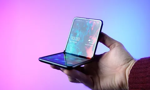 Kẻ hủy diệt Galaxy Z Flip5 lộ diện với 3 camera sau, màn hình chính lớn ngang Galaxy S23 Ultra