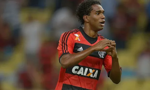 Đồng đội cũ của Ronaldinho đến chơi bóng tại Việt Nam