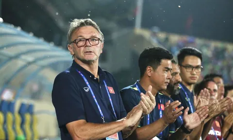 HLV Troussier đã thử nghiệm 'độc, lạ' như thế nào trước ĐT Palestine