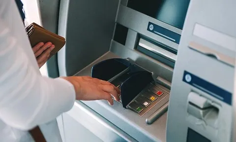 Rút tiền tại cây ATM, tài khoản đã trừ tiền nhưng ATM không nhả tiền, làm cách này để lấy lại
