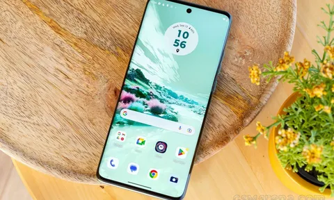Mở hộp siêu phẩm tầm trung Motorola Edge 40 Neo: Thiết kế đẹp mãn nhãn khiến Galaxy S23 e dè