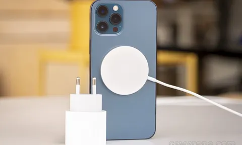 Giá đập hộp iPhone 12 Pro Max chính hãng fullbox lao dốc, còn đáng mua trong tháng 9/2023?