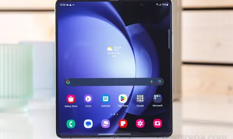 Giá Galaxy Z Fold5 giảm kỷ lục hơn 15 triệu đồng, máy khỏe màn to chặt đẹp iPhone 15 Pro Max