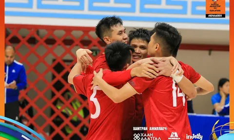 Việt Nam nhận ngay 'quà lớn' sau 3 trận toàn thắng