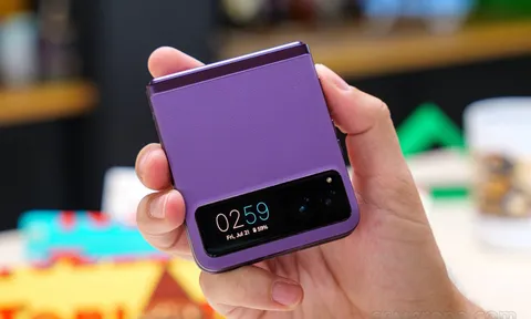 Đại kình địch Galaxy Z Flip5 ra mắt, màn hình lớn hơn Galaxy S23 Ultra, giá từ 17 triệu
