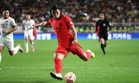 Hwang Hee Chan hạnh phúc khi ghi bàn vào lưới Việt Nam