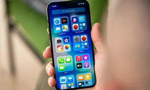 Chiếc iPhone 12 Pro Max 128GB chính hãng fullbox giá rẻ vẫn được chuộng hơn iPhone 14 Pro Max