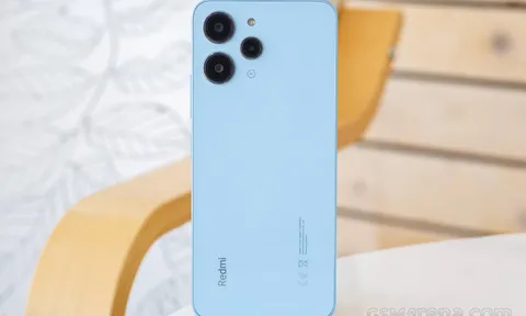 Redmi 12 giá siêu rẻ dưới 3.5 triệu, thiết kế đẹp như iPhone 15 Pro Max mê mẩn khách Việt