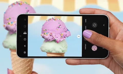Galaxy S23 FE vừa ra mắt đã giảm giá hấp dẫn, thiết kế đẹp, hiệu năng mạnh đe nẹt iPhone 12