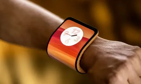 Motorola giới thiệu điện thoại thông minh có màn hình dẻo có thể đeo quanh cổ tay