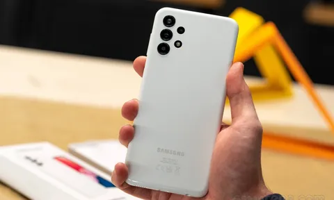 Galaxy A13 giá rẻ từ 4 triệu vẫn có màn to như Galaxy S23 Plus, pin trâu, camera xịn sò top đầu