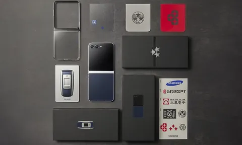 Galaxy Z Flip5 Retro ra mắt: Phiên bản điện thoại hoài cổ mang tính biểu tượng của E700 đình đám một thời