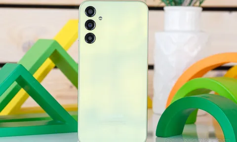 Cầm 6 triệu rinh ngay chiếc điện thoại Samsung thiết kế đẹp như Galaxy S23, màn to giải trí mãn nhãn