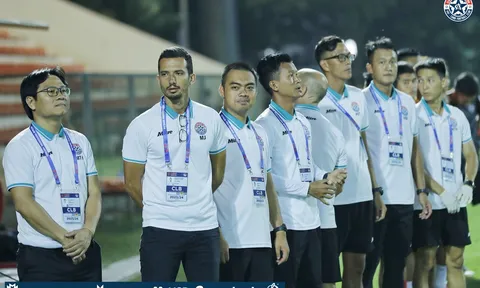 HLV Bồ Đào Nha: 'Quá nản cho bóng đá Việt Nam'