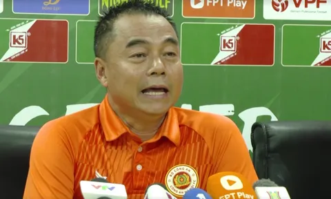 HLV CAHN tiết lộ cầu thủ không được thưởng dù vô địch V-League