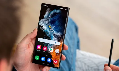 Giá Galaxy S22 Ultra giảm khủng 16 triệu, vua điện thoại Android hàng đầu đe nẹt iPhone 13