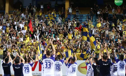 Độc lạ CĐV đội bóng V-League đòi công bằng cho đối thủ dù thua trận