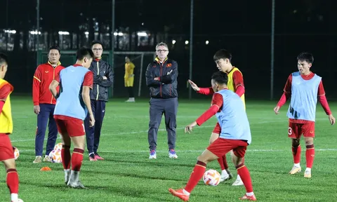 HLV Troussier 'từ bỏ' giáo án lạ lẫm tại ĐT Việt Nam