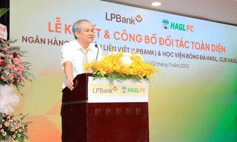 Bầu Đức làm gì khi HAGL không được đổi tên?
