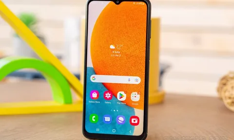 Cầm 4.5 triệu mua ngay chiếc điện thoại Samsung màu sắc thời thượng, màn to như Galaxy S23 Plus