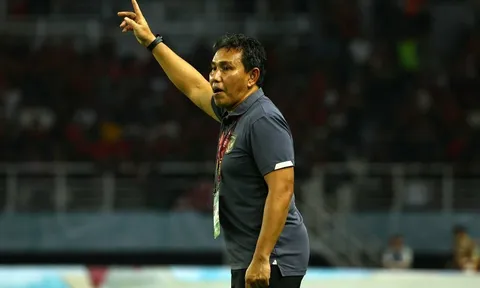 HLV U17 Indonesia có hành động nhiệt huyết ngay sau chiến tích tại World Cup