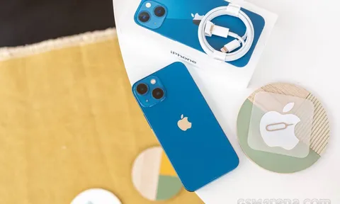 Giá iPhone 13 mini giảm sập sàn giữa tháng 11, rẻ hơn cả iPhone 12 lẫn Galaxy S22