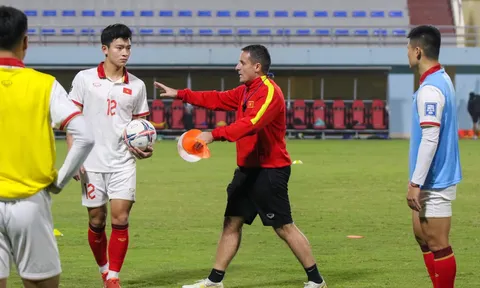 VIDEO: ĐT Việt Nam tập luyện hăng say đấu Iraq, HLV Troussier có lực lượng mạnh nhất