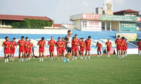 2 cầu thủ Việt Nam bị cấm thi đấu