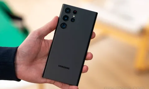 Giá Galaxy S22 Ultra giảm kỷ lục gần 17 triệu cuối tháng 11, vua hiệu năng giá rẻ ‘đè bẹp’ iPhone 13