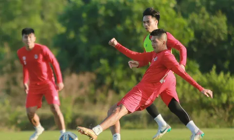 Đội bóng Việt Nam bất ngờ gặp thử thách ‘oái oăm'