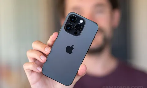 Cập nhật giá iPhone 14 Pro mới nhất tháng 12: Siêu sale kịch sàn, giá rẻ ‘hất văng’ Galaxy S23 Ultra