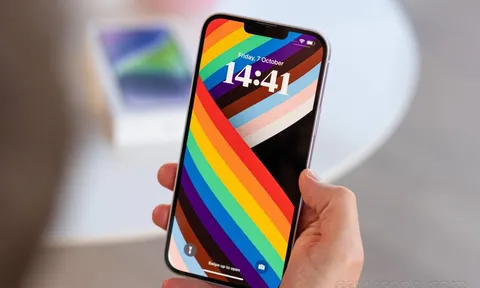 Giá iPhone 14 Plus mới nhất tháng 12 rẻ như xả kho, màn hình lớn chẳng kém Galaxy S23 Ultra