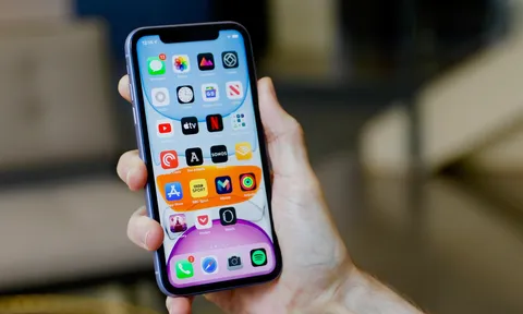 Giá iPhone 11 rẻ như cho tháng 12, máy xịn chỉ từ 10 triệu ‘hất văng’ Galaxy S22 khỏi đường đua tầm trung