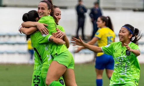Giúp Lank FC thắng trận đầu tiên, Huỳnh Như nhảy ăn mừng cực 'sung'